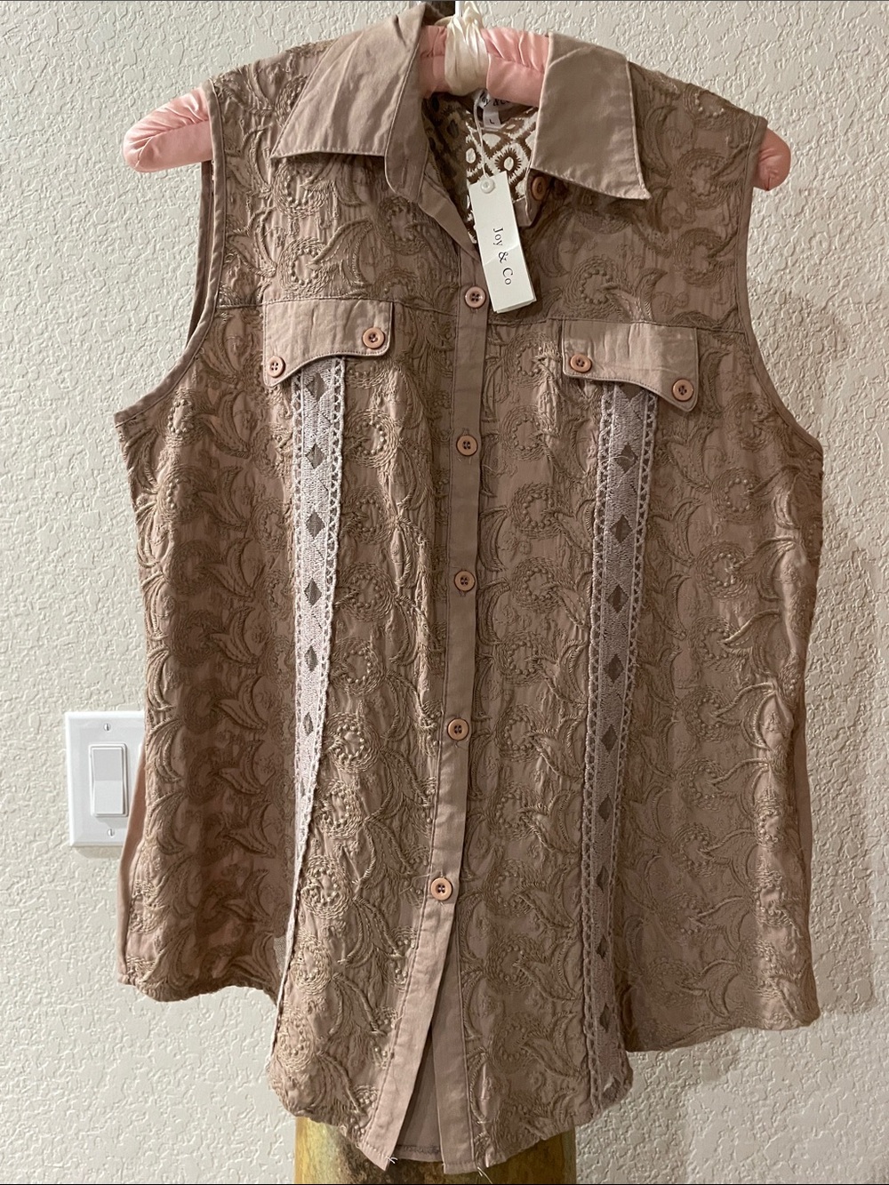 NWT JOY & CO Front Button collared Top. Camel color w embroidery, sleeveless Lg - Picture 2 of 10
